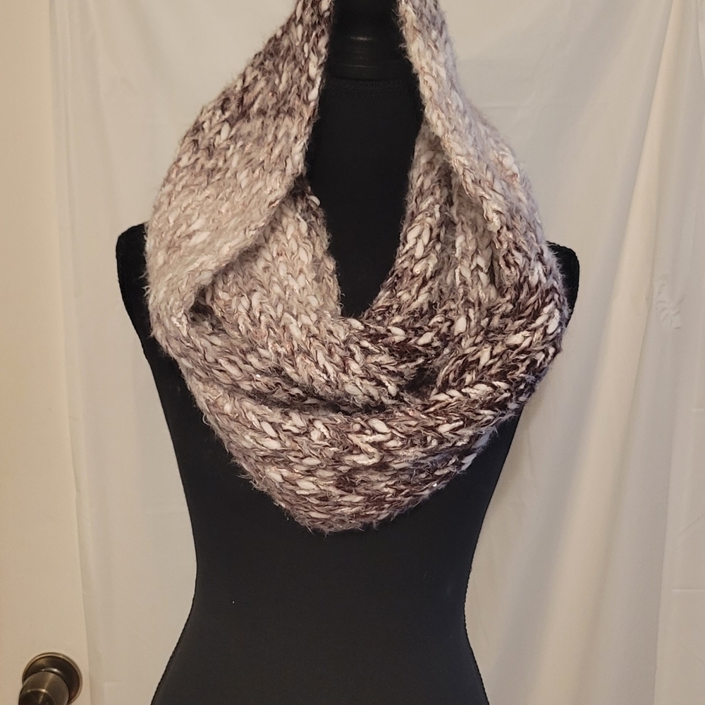 Kohls infinity scarf for ladies.